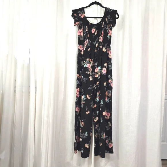 2/$30 Band of Gypsies Black Contrasting Floral Jumpsuit Sz L Flutter Cap Sleeves
